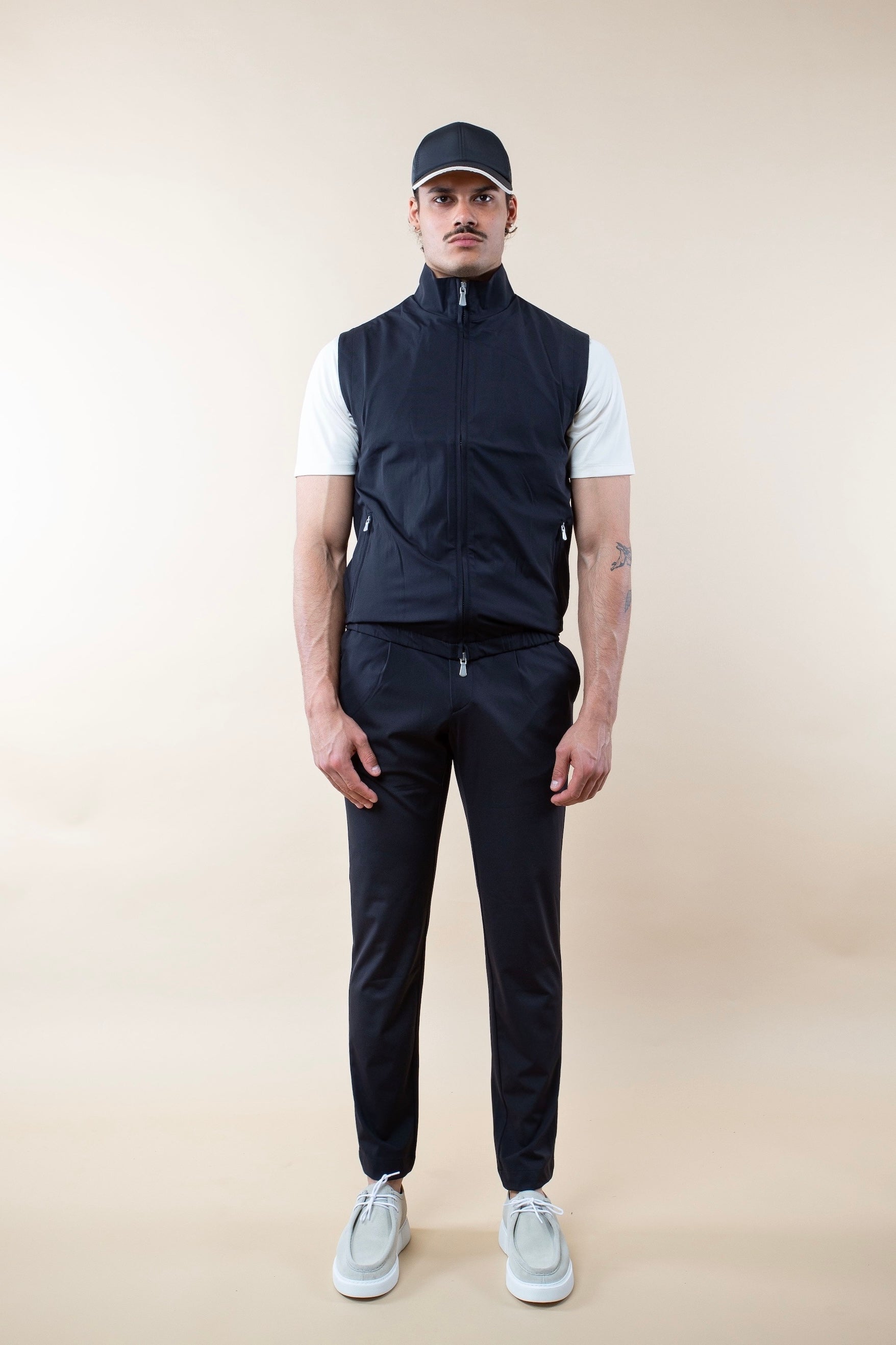 TECH SUIT SHORTSLEEVE