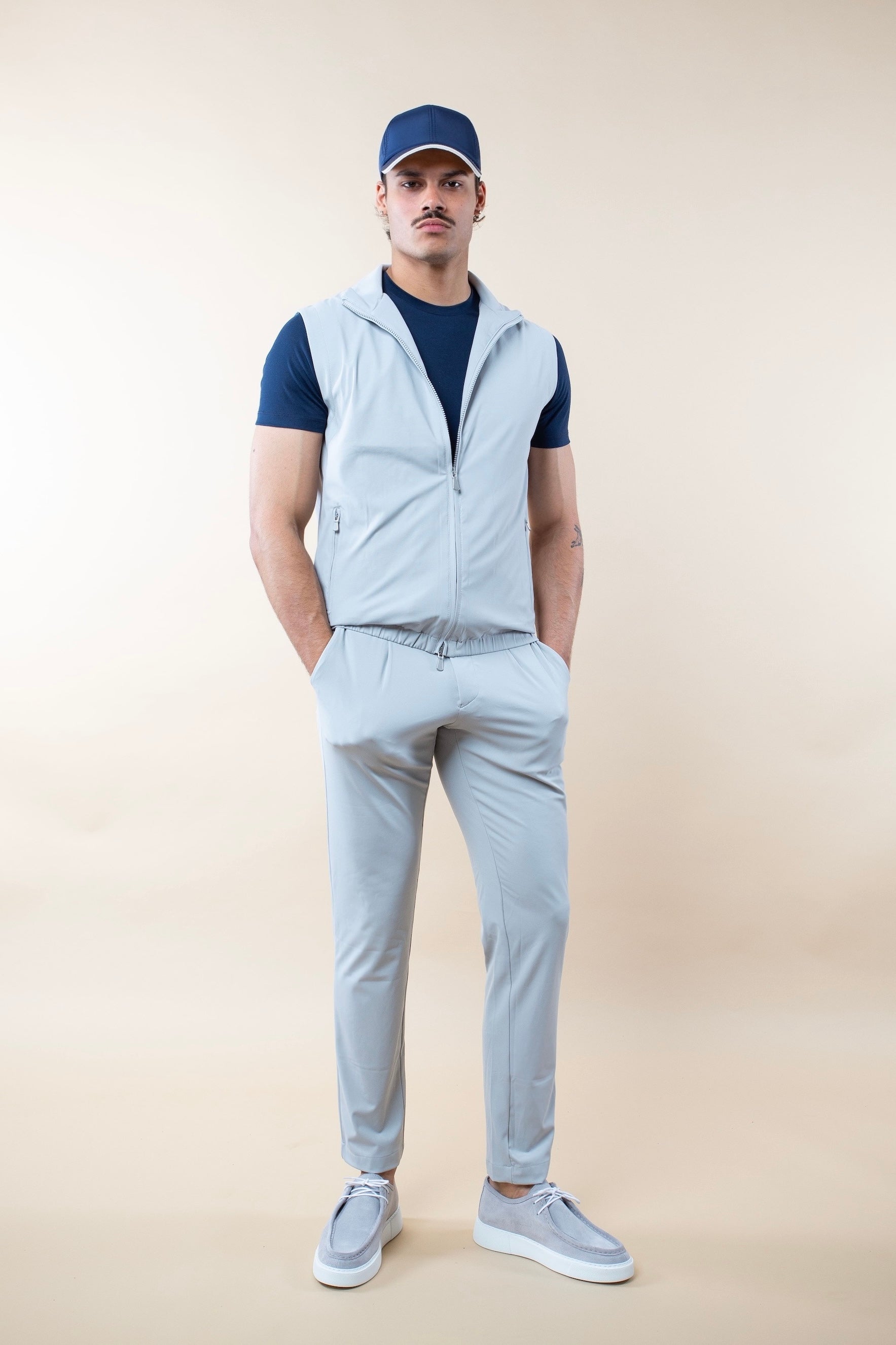 TECH SUIT SHORTSLEEVE