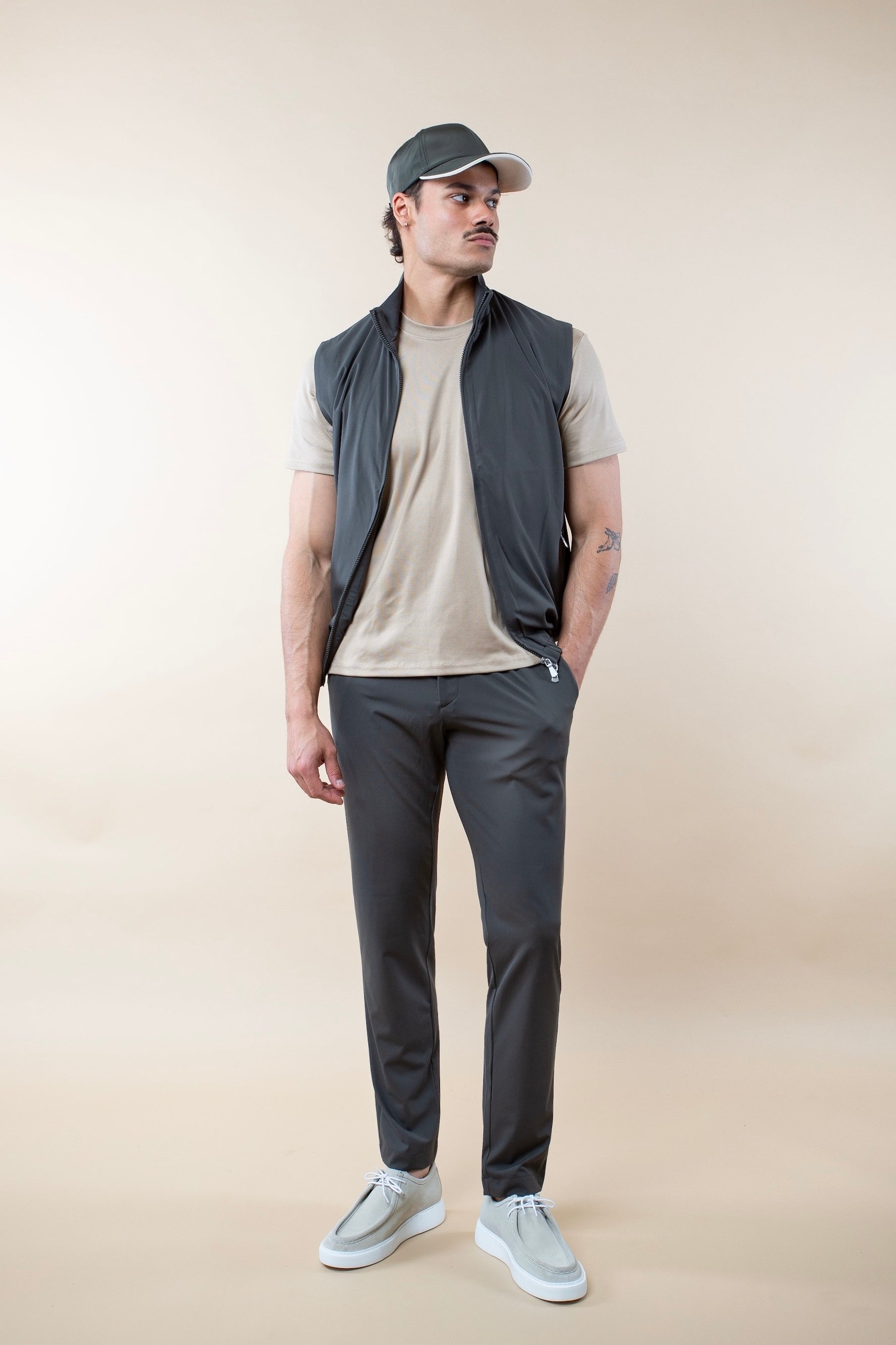 TECH SUIT SHORTSLEEVE