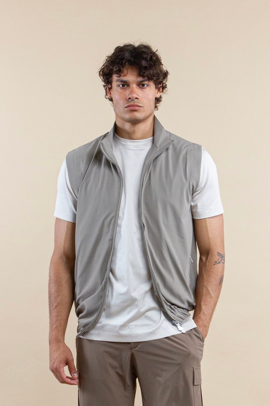 TECH SHORTSLEEVE GILET
